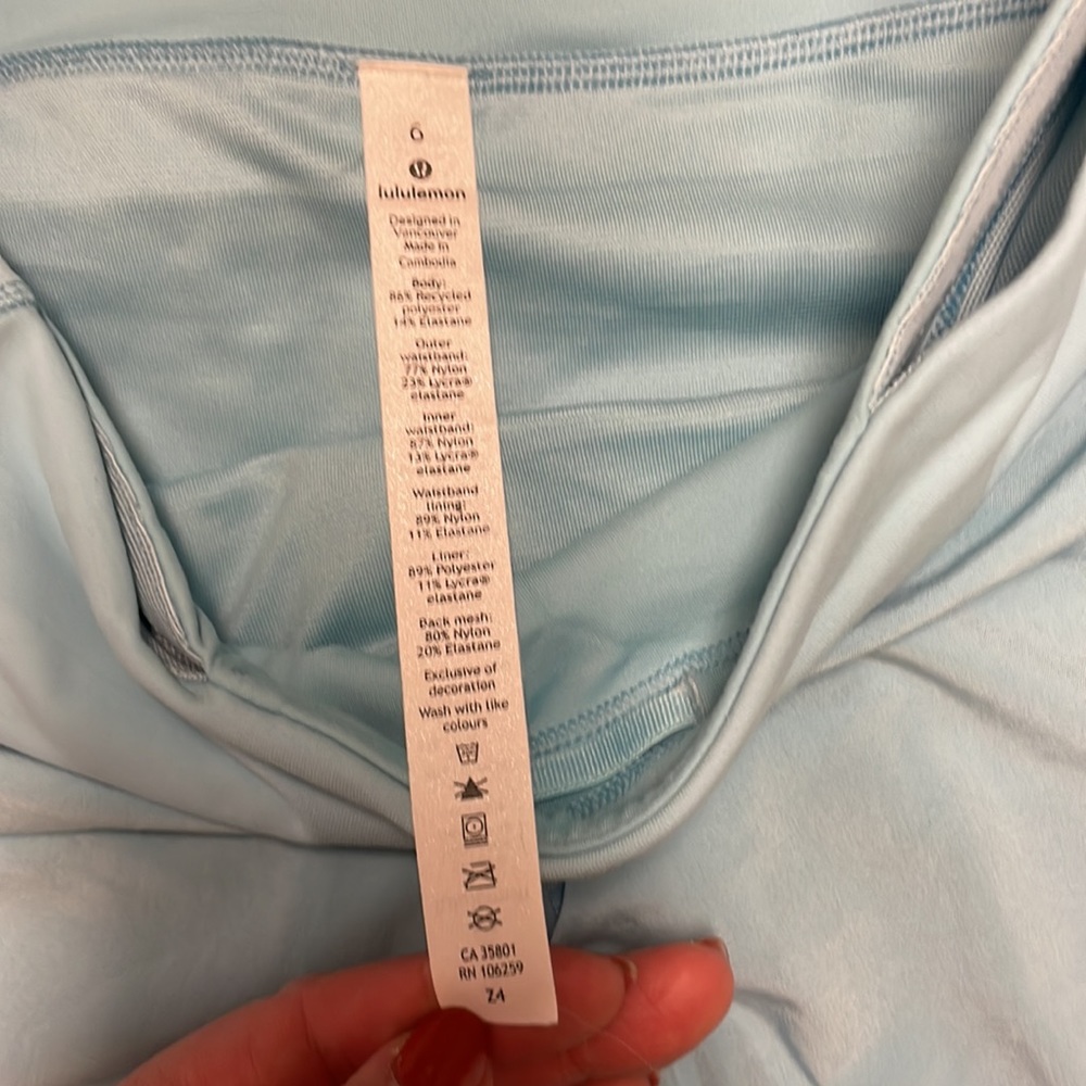 NWOT Lululemon mid rise lined shorts 4” - Picture 2 of 7